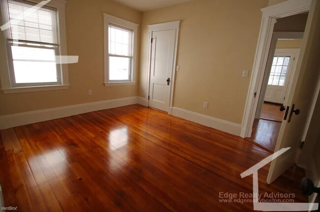 24 Matchett St, Unit 1 in Boston, MA - Building Photo - Building Photo
