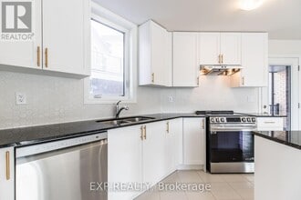 3289 Sixth Line in Oakville, ON - Building Photo - Building Photo