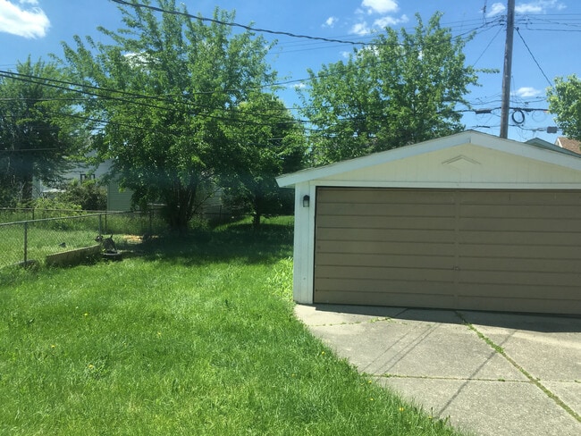 21795 Tuscany Ave in Eastpointe, MI - Building Photo - Building Photo