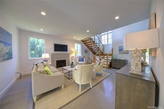 2 Crystal Mews Ln in East Hampton, NY - Building Photo - Building Photo