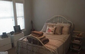 2070 Lakeside Dr in Athens, GA - Building Photo - Building Photo