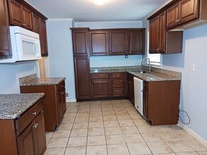 1004 Park Pl in Center Point, AL - Foto de edificio - Building Photo
