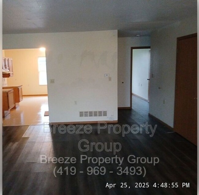 property at 1863 N Erie St