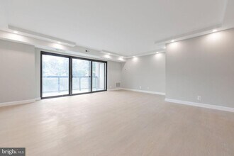 205 Yoakum Pkwy in Alexandria, VA - Building Photo - Building Photo