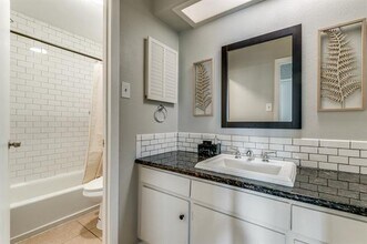 5303 Fleetwood Oaks Ave in Dallas, TX - Building Photo - Building Photo