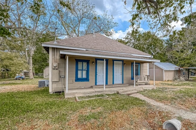 406 Woodward St in Damon, TX - Building Photo - Building Photo