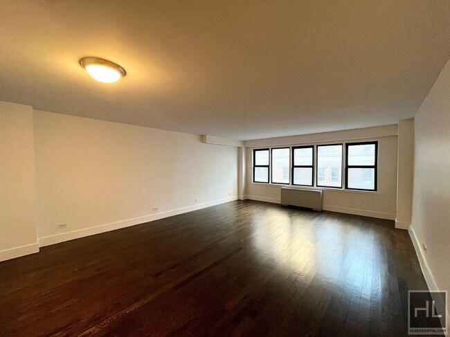 EAST 63 STREET in New York, NY - Building Photo - Building Photo