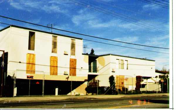 5225 Cahuenga Blvd in North Hollywood, CA - Building Photo - Building Photo