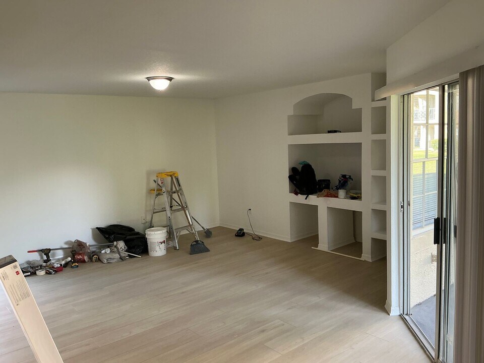 7350 Westpointe Blvd in Orlando, FL - Building Photo