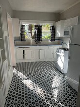 909-911 Sunset Ave in Dallas, TX - Building Photo - Building Photo