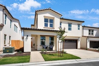 2133 West Dr in Hanford, CA - Building Photo - Building Photo