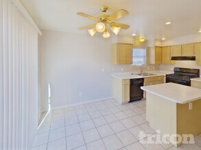 6131 Daisy Petal St in Las Vegas, NV - Building Photo - Building Photo
