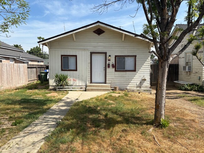 property at 326 S L St