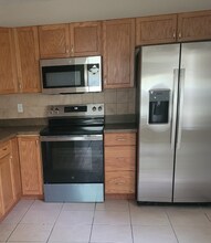 5929 12th St W in Bradenton, FL - Foto de edificio - Building Photo