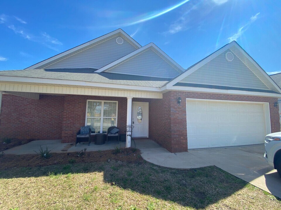 117 Amber Dr in Byron, GA - Building Photo