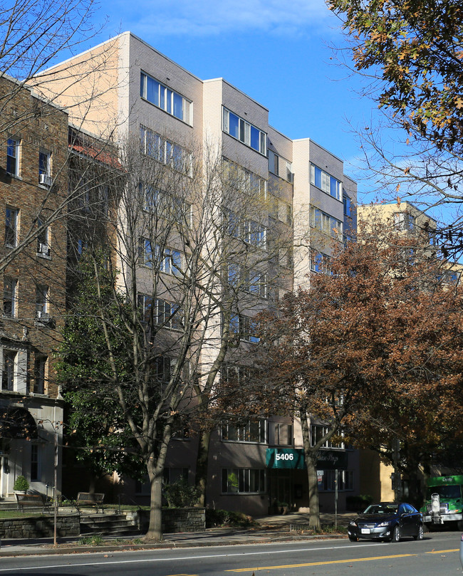 Chase Plaza Apartments in Washington, DC - Foto de edificio - Building Photo