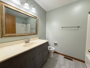 155 Wintergreen Dr in Chatham, IL - Building Photo - Building Photo