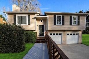 206 Emily Dr in Dallas, GA - Building Photo