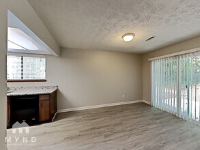 8114 Creekstone Ct in Riverdale, GA - Building Photo - Building Photo