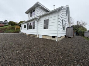 450 W Lexington Ave in Astoria, OR - Building Photo - Building Photo