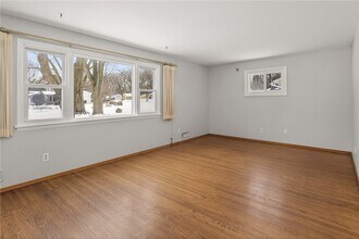 14 Kingswood Dr in Rochester, NY - Building Photo - Building Photo