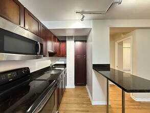 4180 N Marine Dr, Unit 4041 in Chicago, IL - Foto de edificio - Building Photo