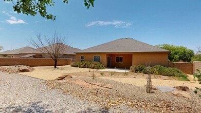 2203 Silverado in Alamogordo, NM - Building Photo - Building Photo