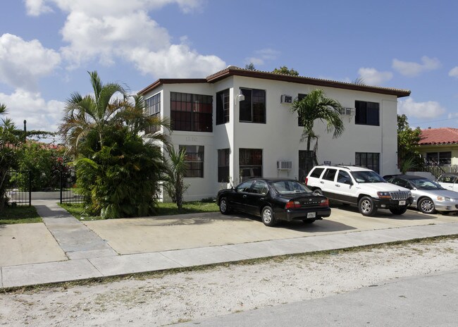 1210 NE 110th St in Miami, FL - Building Photo - Building Photo