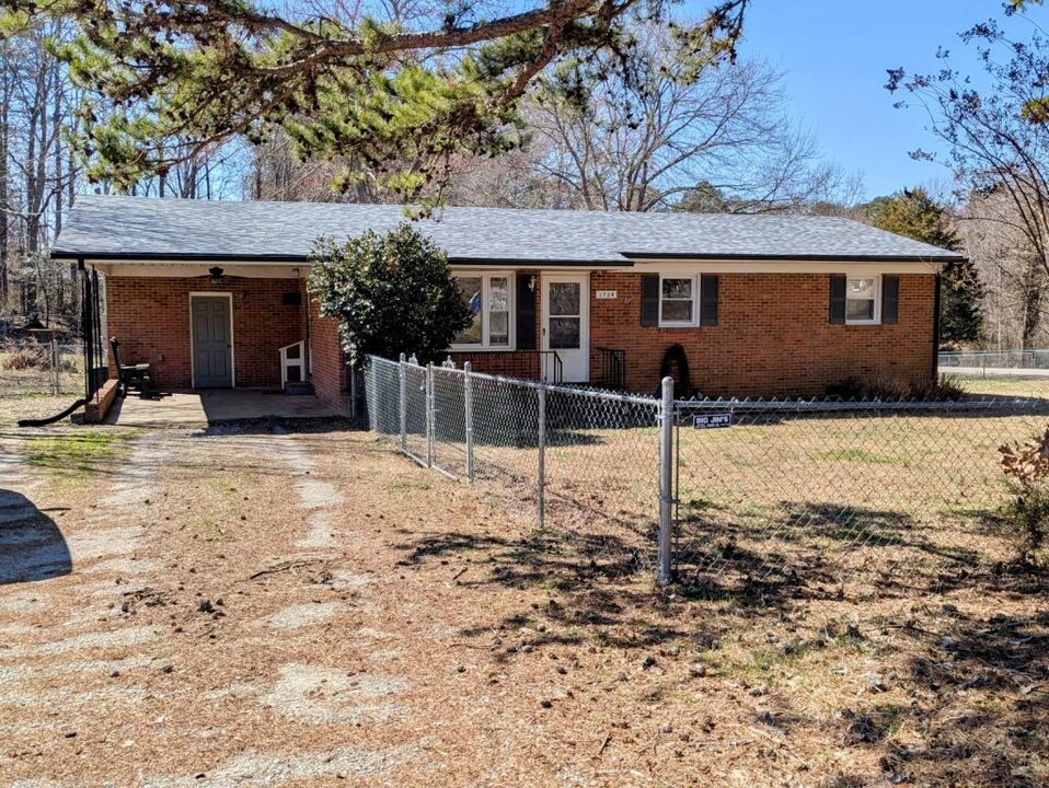 1724 Gilroy Rd in Iron Station, NC - Building Photo