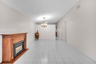 2767 W 69th Terrace in Hialeah, FL - Building Photo - Building Photo