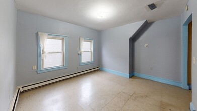 50 Burnett St, Unit 3 in Boston, MA - Building Photo - Building Photo