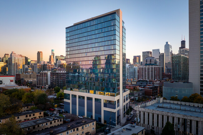 The 808 Cleveland in Chicago, IL - Foto de edificio - Building Photo