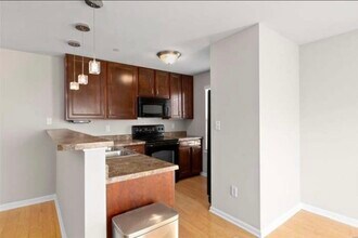 9755 Newham Dr, Unit H in St. Louis, MO - Building Photo - Building Photo