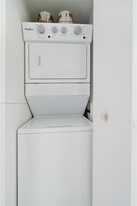 475 Brickell Ave, Unit 810 in Miami, FL - Building Photo