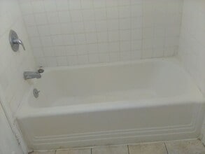 594 Roosevelt Ave in Carteret, NJ - Foto de edificio - Building Photo