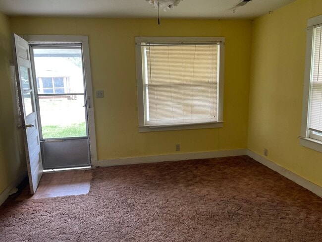 127 Fairview Ave in Newton, KS - Building Photo - Building Photo