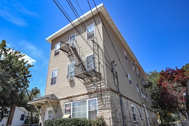 155 Crescent Pl in Yonkers, NY - Building Photo - Building Photo