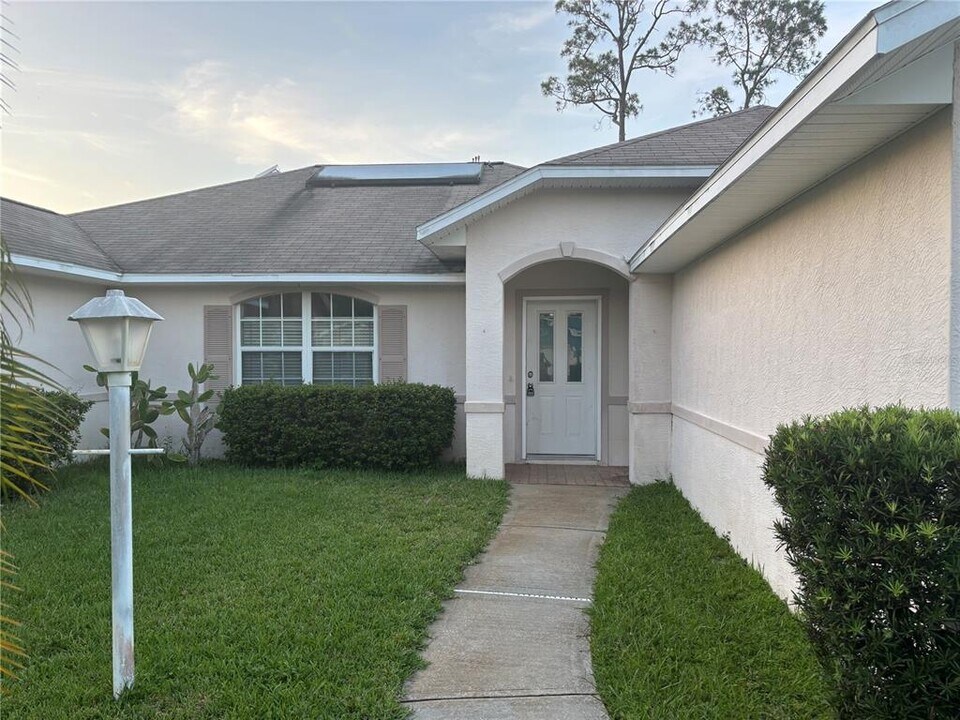 21 Eastgate Ln in Palm Coast, FL - Building Photo