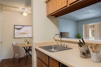 Eagle Point Apartments in Albuquerque, NM - Foto de edificio - Building Photo