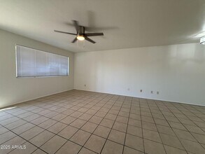 5725 N 71st Ave in Glendale, AZ - Building Photo - Building Photo