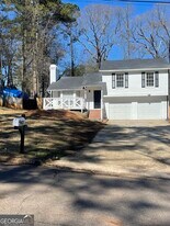 1530 Pin Oak Ln SE in Conyers, GA - Building Photo