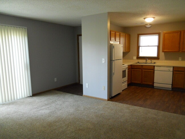 3608 Westridge Dr, Unit B in Lawrence, KS - Building Photo - Building Photo