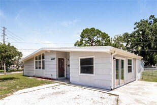 4097 Porpoise Dr SE in St. Petersburg, FL - Building Photo
