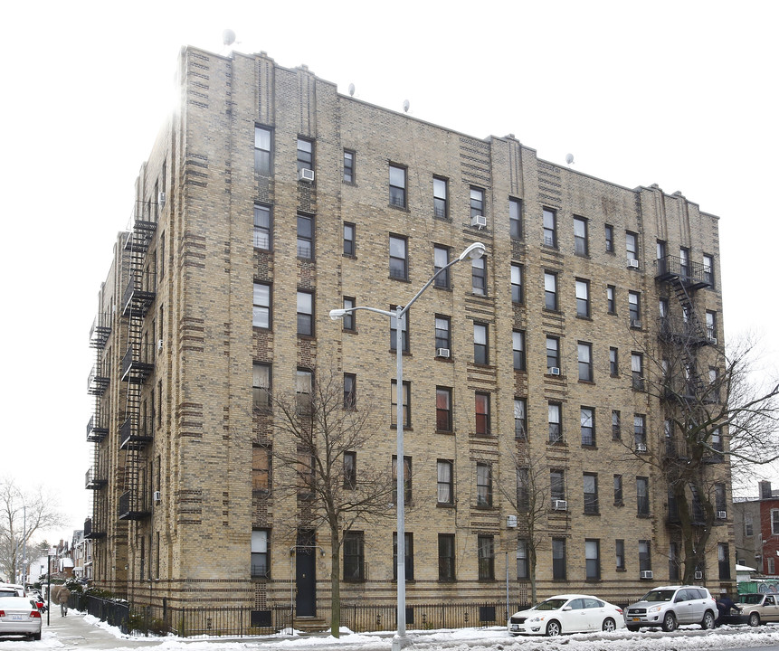 2020 E 41st St in Brooklyn, NY - Foto de edificio