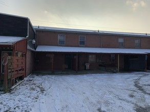 205 E Maple St in Hartville, OH - Building Photo - Other