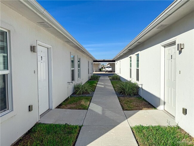 17 Puffin Ave in McAllen, TX - Building Photo - Building Photo