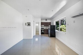 551 NE 61st St in Miami, FL - Building Photo - Building Photo