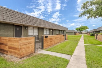 Villages at Parktown Apartment Homes in Deer Park, TX - Building Photo - Building Photo