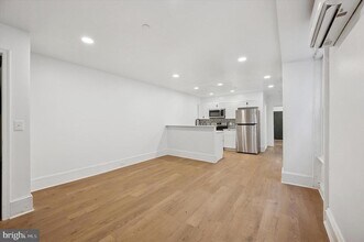 1637 W Girard Ave in Philadelphia, PA - Building Photo - Building Photo