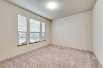 15825 Carlton Oaks Dr in Fort Worth, TX - Building Photo - Building Photo
